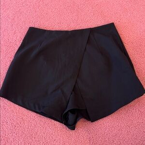 Tobi Envelope Black Skort